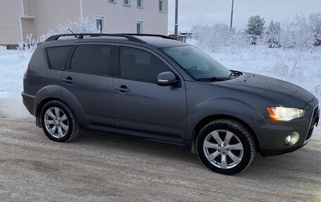 Mitsubishi Outlander III рестайлинг 3, 2011 год, 800 000 рублей, 2 фотография