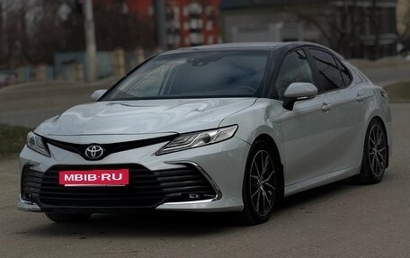 Toyota Camry, 2021 год, 2 450 000 рублей, 2 фотография