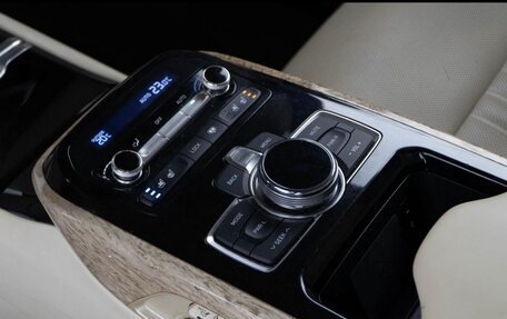 Genesis G90 I рестайлинг, 2016 год, 2 450 000 рублей, 11 фотография