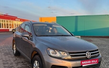 Volkswagen Touareg III, 2011 год, 1 630 000 рублей, 2 фотография