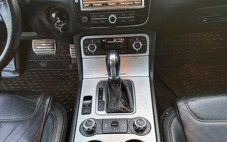 Volkswagen Touareg III, 2011 год, 1 630 000 рублей, 12 фотография