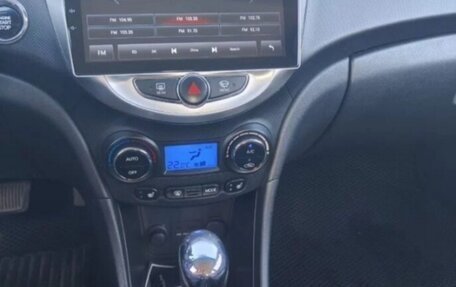 Hyundai Solaris II рестайлинг, 2012 год, 750 000 рублей, 3 фотография