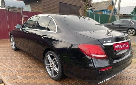 Mercedes-Benz E-Класс, 2019 год, 3 850 000 рублей, 6 фотография