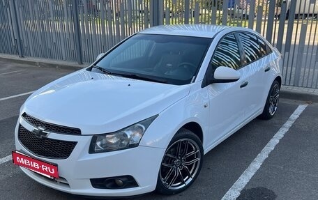 Chevrolet Cruze II, 2010 год, 790 000 рублей, 4 фотография