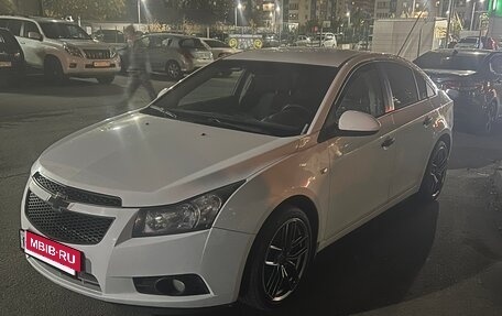 Chevrolet Cruze II, 2010 год, 790 000 рублей, 3 фотография