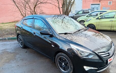 Hyundai Solaris II рестайлинг, 2015 год, 1 000 000 рублей, 2 фотография