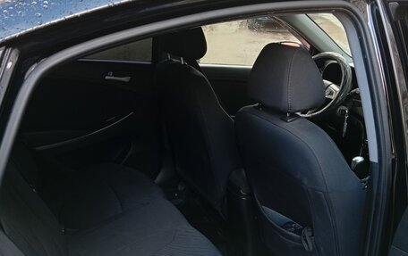 Hyundai Solaris II рестайлинг, 2015 год, 1 000 000 рублей, 5 фотография