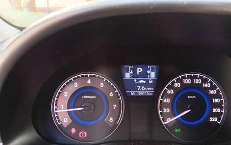 Hyundai Solaris II рестайлинг, 2015 год, 1 000 000 рублей, 9 фотография