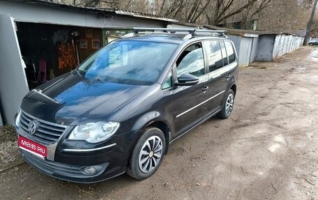 Volkswagen Touran III, 2010 год, 590 000 рублей, 1 фотография