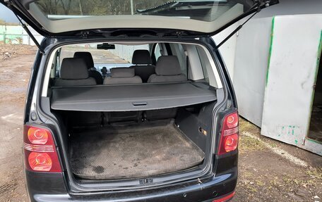 Volkswagen Touran III, 2010 год, 590 000 рублей, 4 фотография