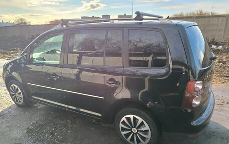 Volkswagen Touran III, 2010 год, 590 000 рублей, 14 фотография