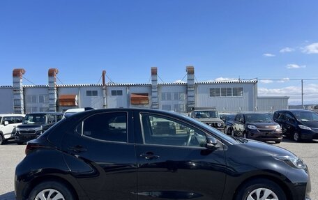 Toyota Yaris, 2022 год, 800 000 рублей, 2 фотография