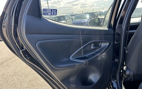 Toyota Yaris, 2022 год, 800 000 рублей, 14 фотография