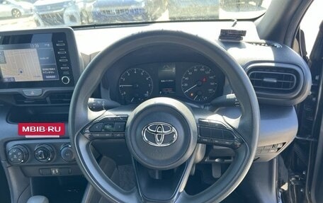 Toyota Yaris, 2022 год, 800 000 рублей, 17 фотография