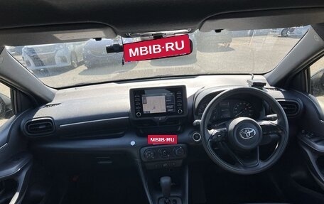 Toyota Yaris, 2022 год, 800 000 рублей, 16 фотография