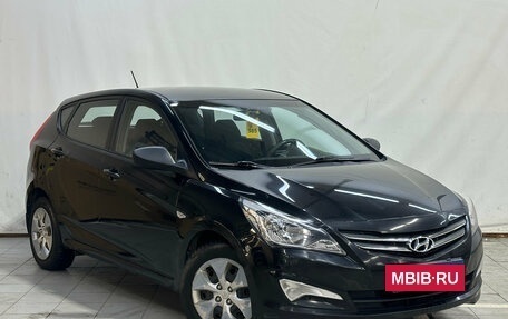 Hyundai Solaris II рестайлинг, 2015 год, 770 000 рублей, 2 фотография