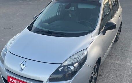 Renault Scenic III, 2011 год, 735 000 рублей, 2 фотография