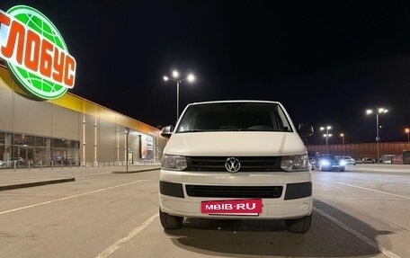 Volkswagen Caravelle T5, 2012 год, 2 100 000 рублей, 3 фотография
