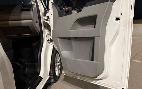 Volkswagen Caravelle T5, 2012 год, 2 100 000 рублей, 14 фотография