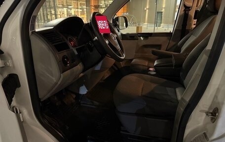 Volkswagen Caravelle T5, 2012 год, 2 100 000 рублей, 17 фотография