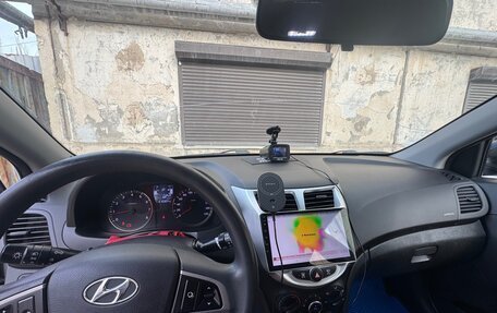 Hyundai Solaris II рестайлинг, 2015 год, 680 000 рублей, 16 фотография