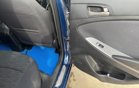 Hyundai Solaris II рестайлинг, 2015 год, 680 000 рублей, 21 фотография