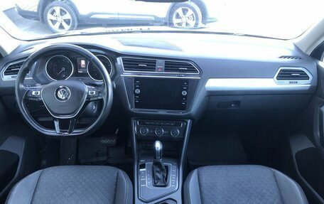 Volkswagen Tiguan II, 2018 год, 2 000 000 рублей, 10 фотография