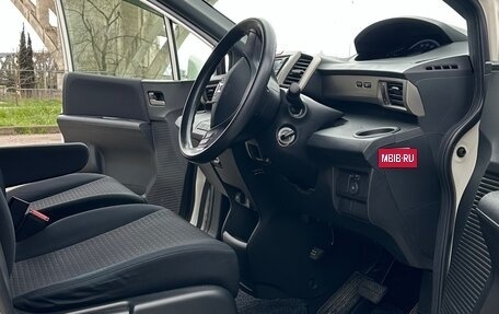 Honda Freed I, 2010 год, 1 290 000 рублей, 14 фотография