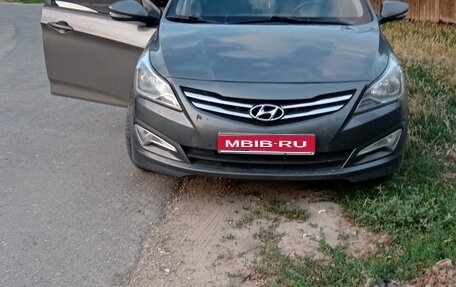 Hyundai Solaris II рестайлинг, 2011 год, 800 000 рублей, 1 фотография