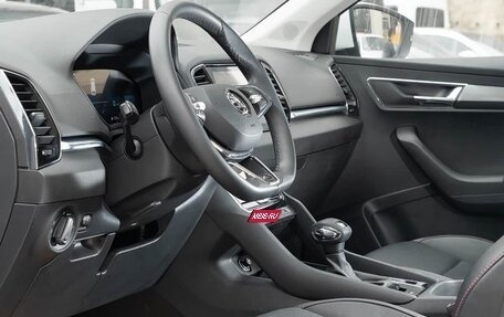 Skoda Karoq I, 2023 год, 2 490 000 рублей, 10 фотография