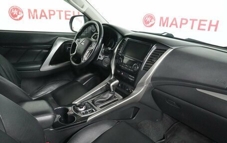 Mitsubishi Pajero Sport III рестайлинг, 2017 год, 2 928 000 рублей, 10 фотография