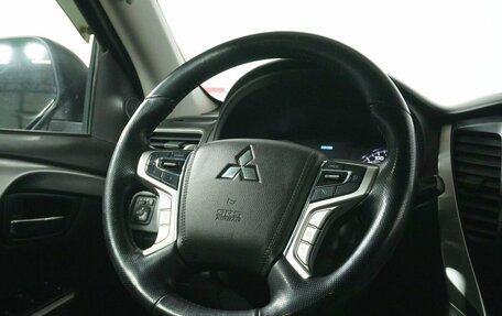 Mitsubishi Pajero Sport III рестайлинг, 2017 год, 2 928 000 рублей, 16 фотография