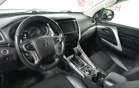 Mitsubishi Pajero Sport III рестайлинг, 2017 год, 2 928 000 рублей, 9 фотография