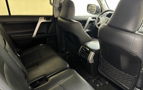 Toyota Land Cruiser Prado 150 рестайлинг 2, 2017 год, 5 125 000 рублей, 13 фотография