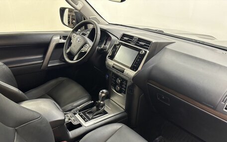 Toyota Land Cruiser Prado 150 рестайлинг 2, 2017 год, 5 125 000 рублей, 12 фотография