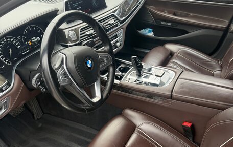 BMW 7 серия, 2018 год, 3 800 000 рублей, 8 фотография