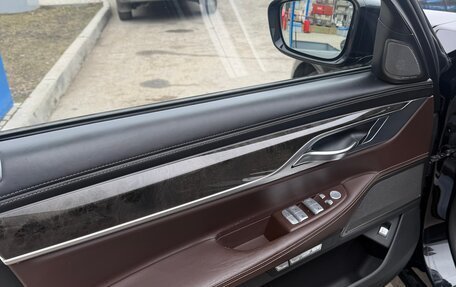 BMW 7 серия, 2018 год, 3 800 000 рублей, 13 фотография