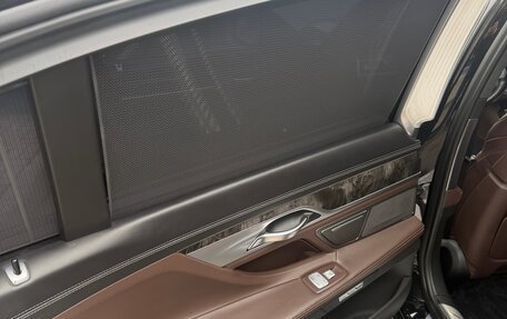 BMW 7 серия, 2018 год, 3 800 000 рублей, 14 фотография