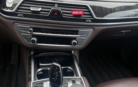 BMW 7 серия, 2018 год, 3 800 000 рублей, 9 фотография