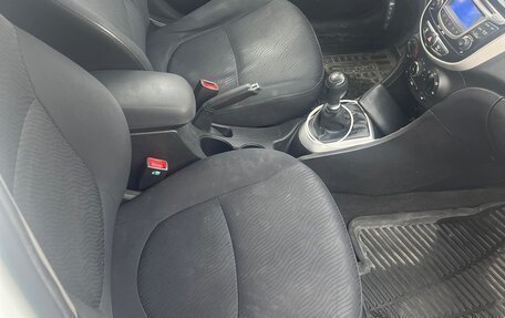 Hyundai Solaris II рестайлинг, 2012 год, 560 000 рублей, 9 фотография