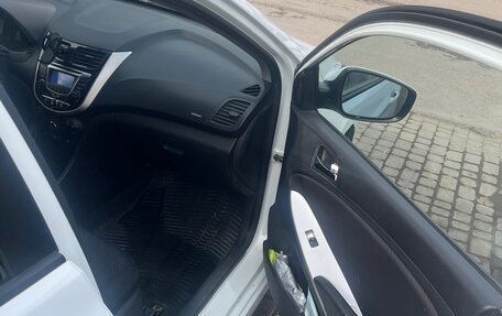 Hyundai Solaris II рестайлинг, 2012 год, 560 000 рублей, 10 фотография