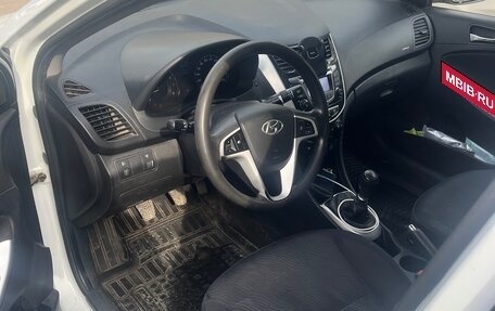 Hyundai Solaris II рестайлинг, 2012 год, 560 000 рублей, 4 фотография