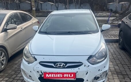 Hyundai Solaris II рестайлинг, 2012 год, 560 000 рублей, 2 фотография