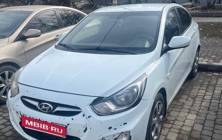 Hyundai Solaris II рестайлинг, 2012 год, 560 000 рублей, 3 фотография