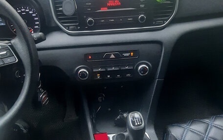 KIA Sportage IV рестайлинг, 2018 год, 1 800 000 рублей, 8 фотография