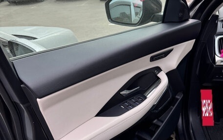 Jaguar E-Pace, 2019 год, 3 150 000 рублей, 26 фотография