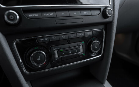 Skoda Superb III рестайлинг, 2011 год, 990 000 рублей, 15 фотография