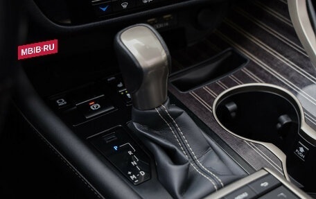 Lexus RX IV рестайлинг, 2021 год, 5 799 000 рублей, 20 фотография