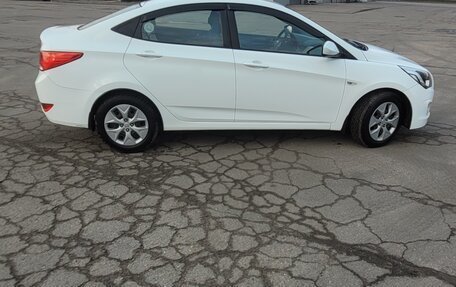 Hyundai Solaris II рестайлинг, 2015 год, 880 000 рублей, 2 фотография