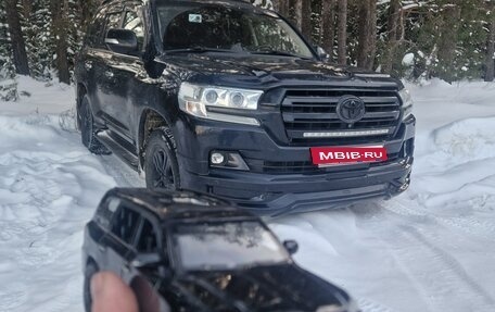 Toyota Land Cruiser 200, 2015 год, 4 783 000 рублей, 2 фотография